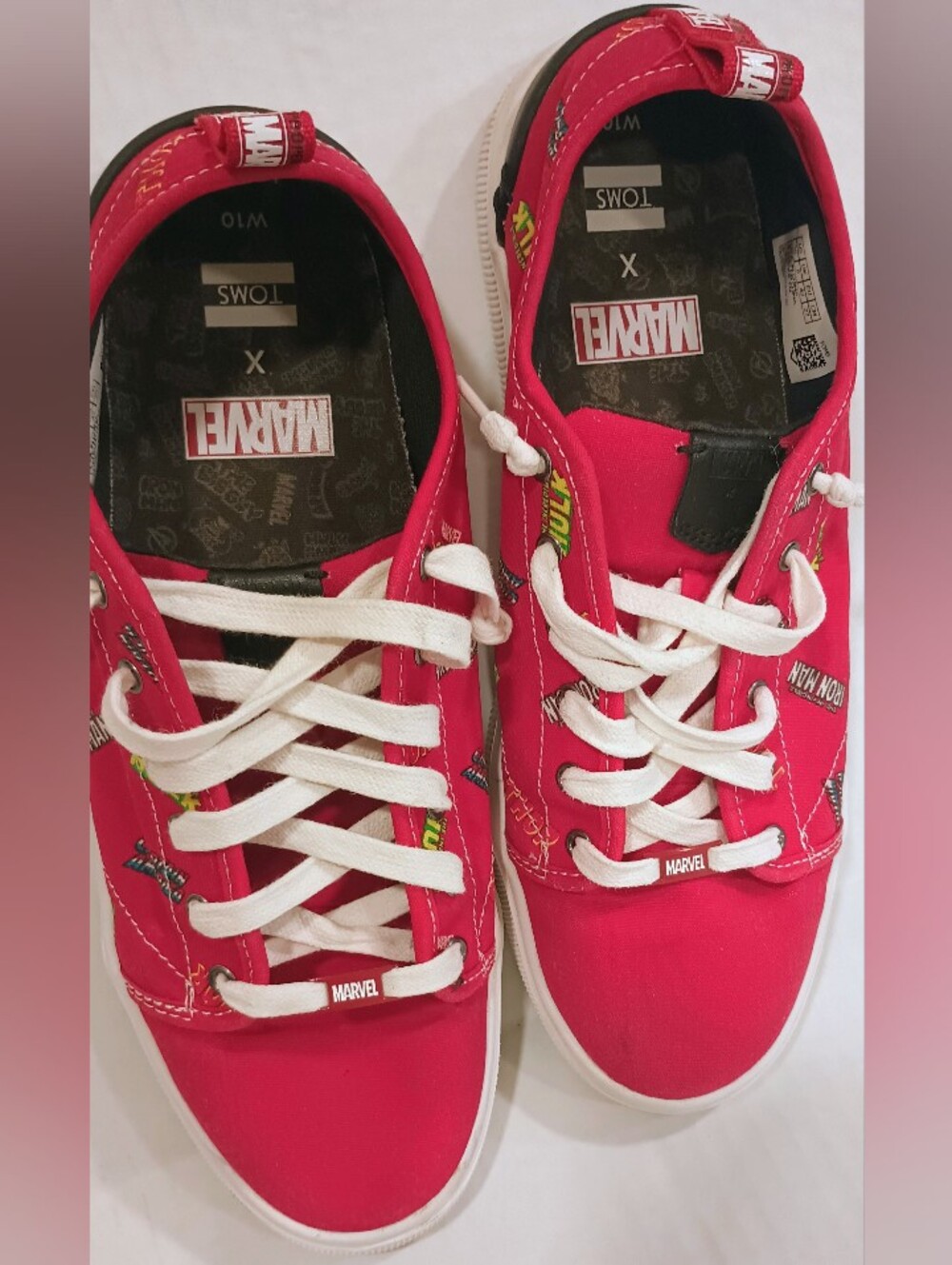 Toms Women’s Red Printed Low-Top Sneakers with White Soles Size 10W - Picture 12 of 13